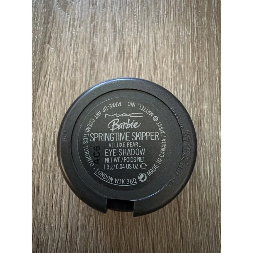 MAC Barbie SPRINGTIME SKIPPER Veluxe Pearl Eye Shadow (0.04 oz./Full Size)